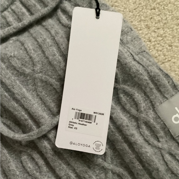 ALO Yoga Women's Gray Cable Knit Joggers - Picture 5 of 5